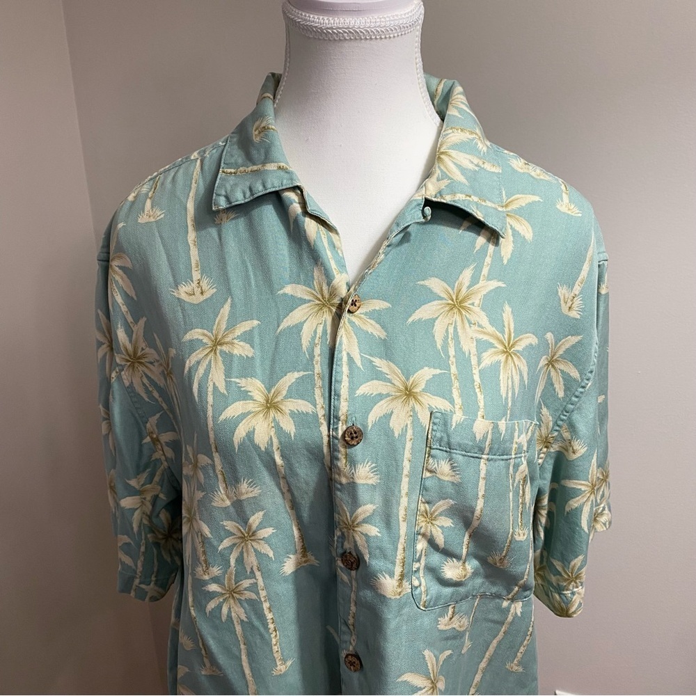 Jos. A. Bank Silk Palm Print button up shirt Medium